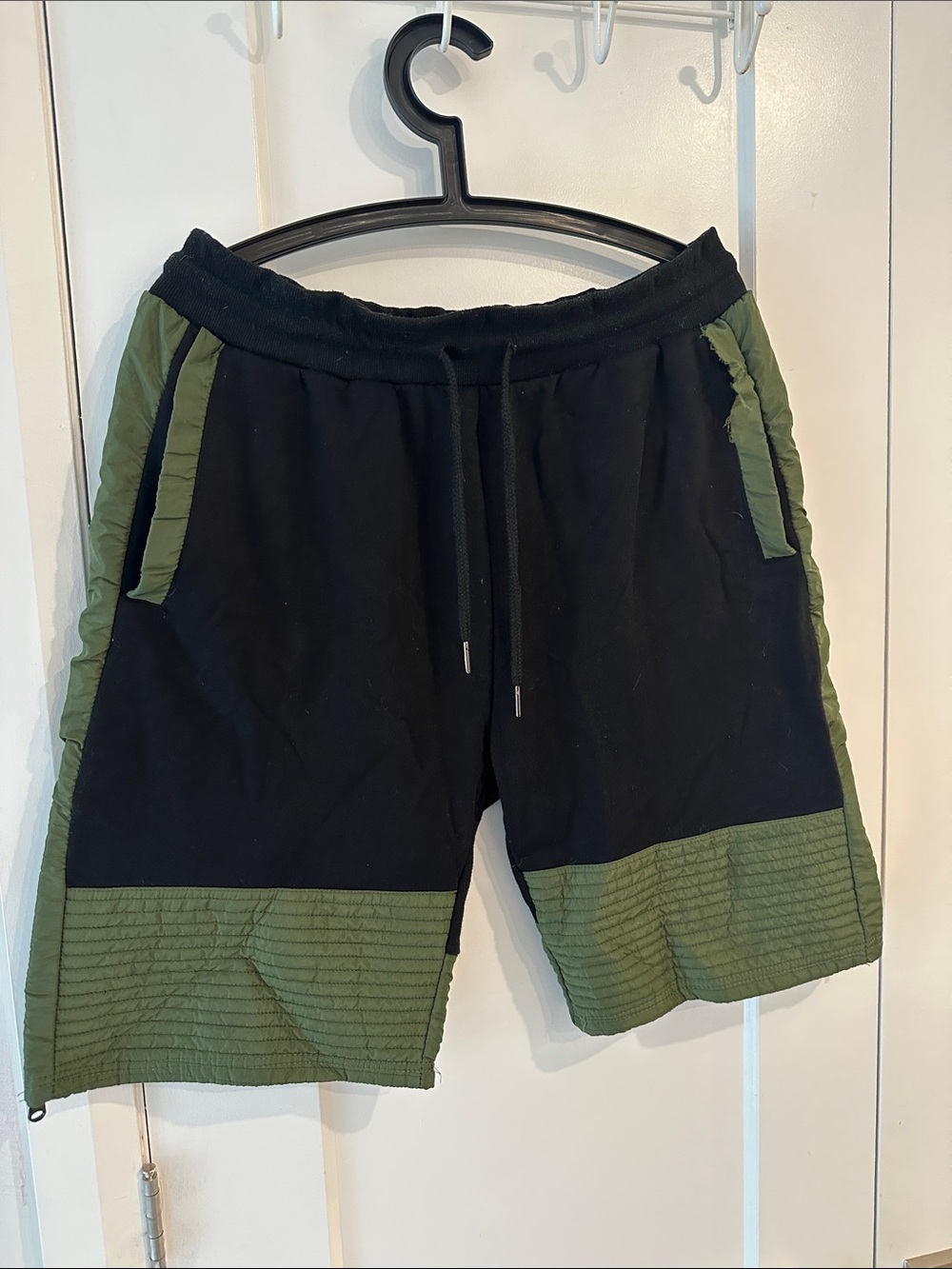 WAIMEA Men's Black and Olive Green Athletic Shorts w/ Drawstring Waist - Size LG